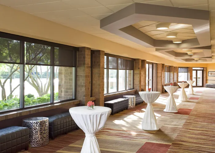 Four Points By Sheraton Milwaukee North Shore
