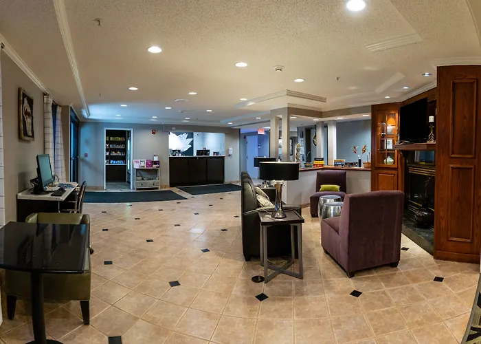 La Quinta By Wyndham Milwaukee Delafield